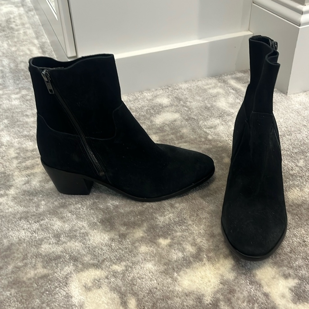 NWT Suede black Ugg boots
